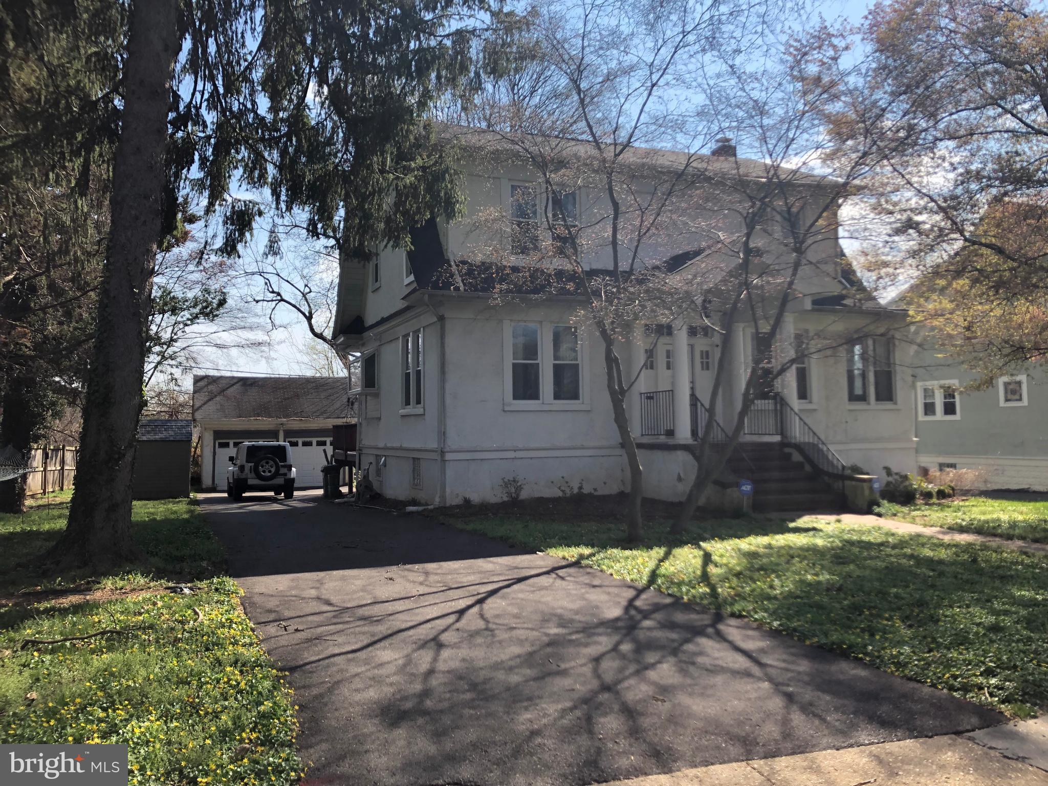 207 Mallow Hill Road Baltimore, MD 21229 - Photo 2 of 65 Front / Driveway