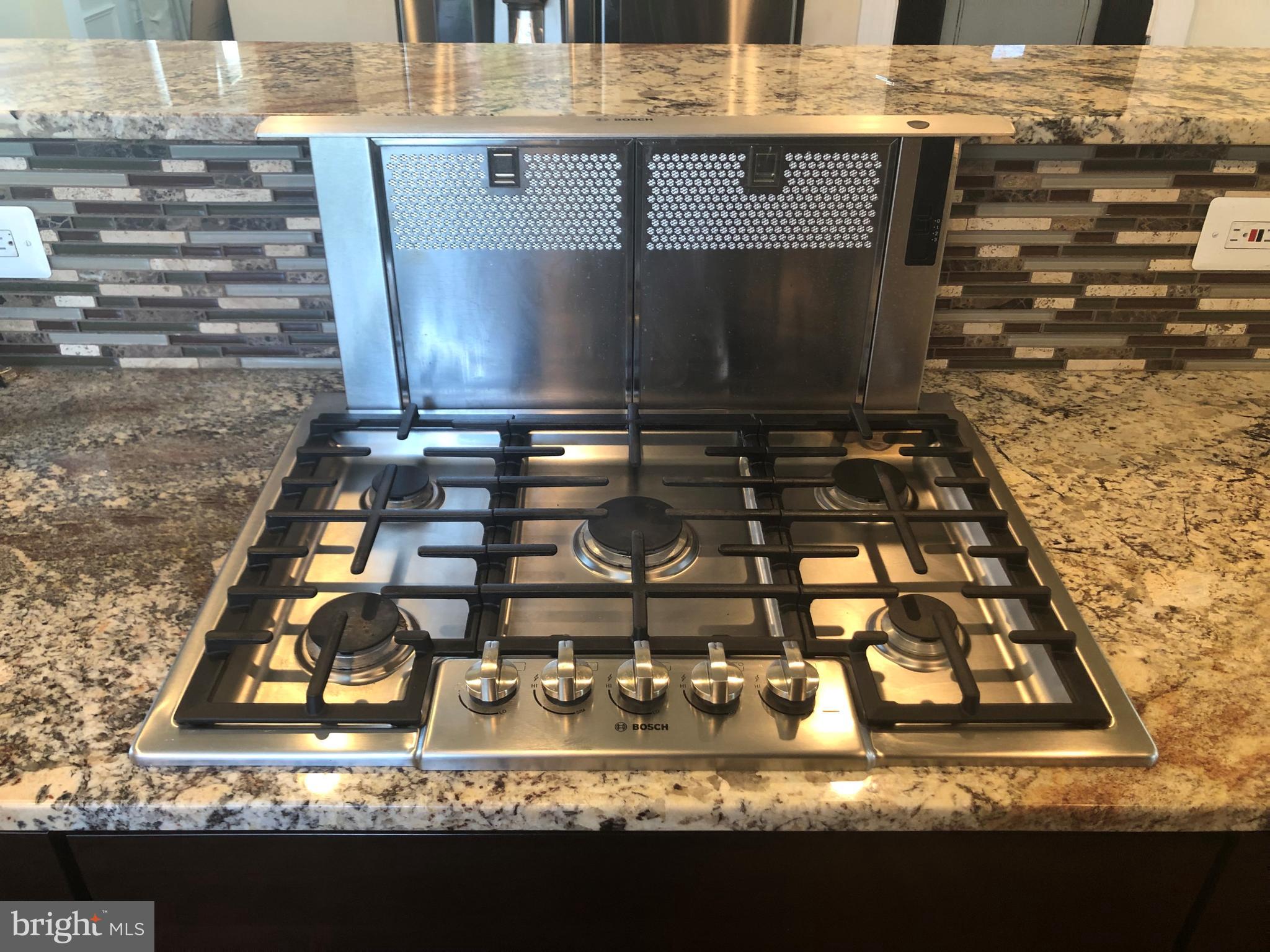 207 Mallow Hill Road Baltimore, MD 21229 - Photo 25 of 65 Cooktop