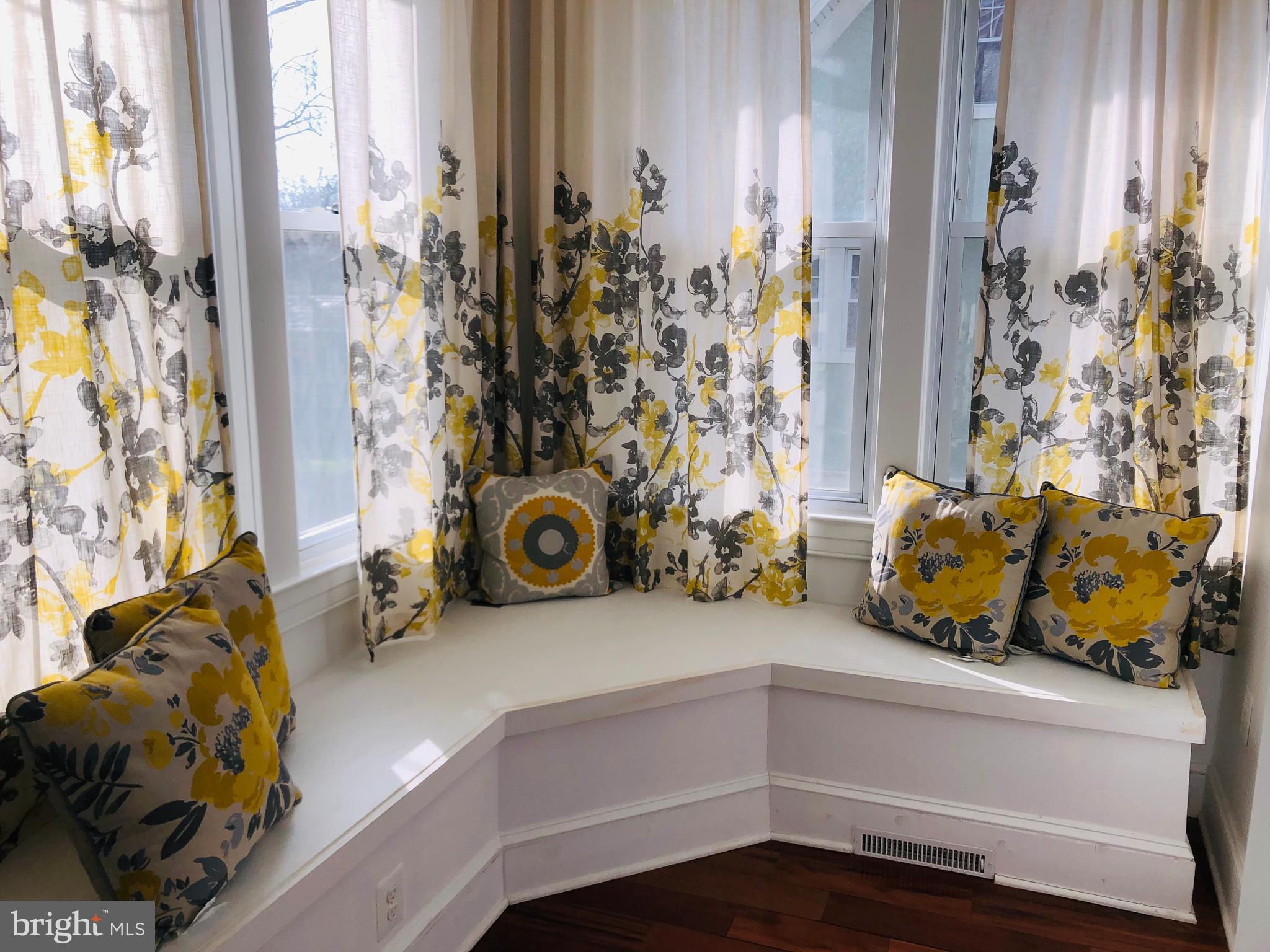 207 Mallow Hill Road Baltimore, MD 21229 - Photo 28 of 65 Main Floor Sunroom