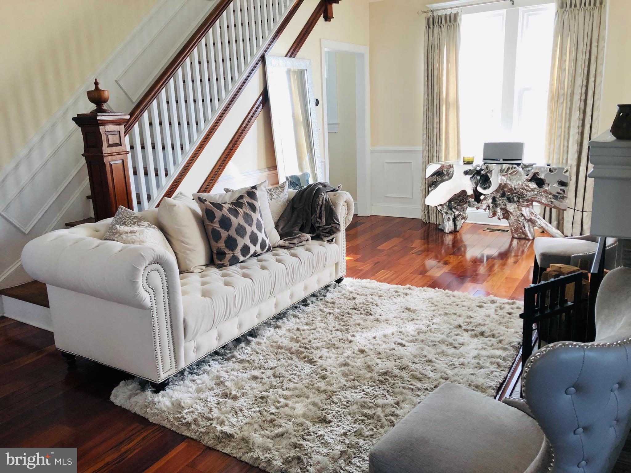 207 Mallow Hill Road Baltimore, MD 21229 - Photo 6 of 65 Living Room