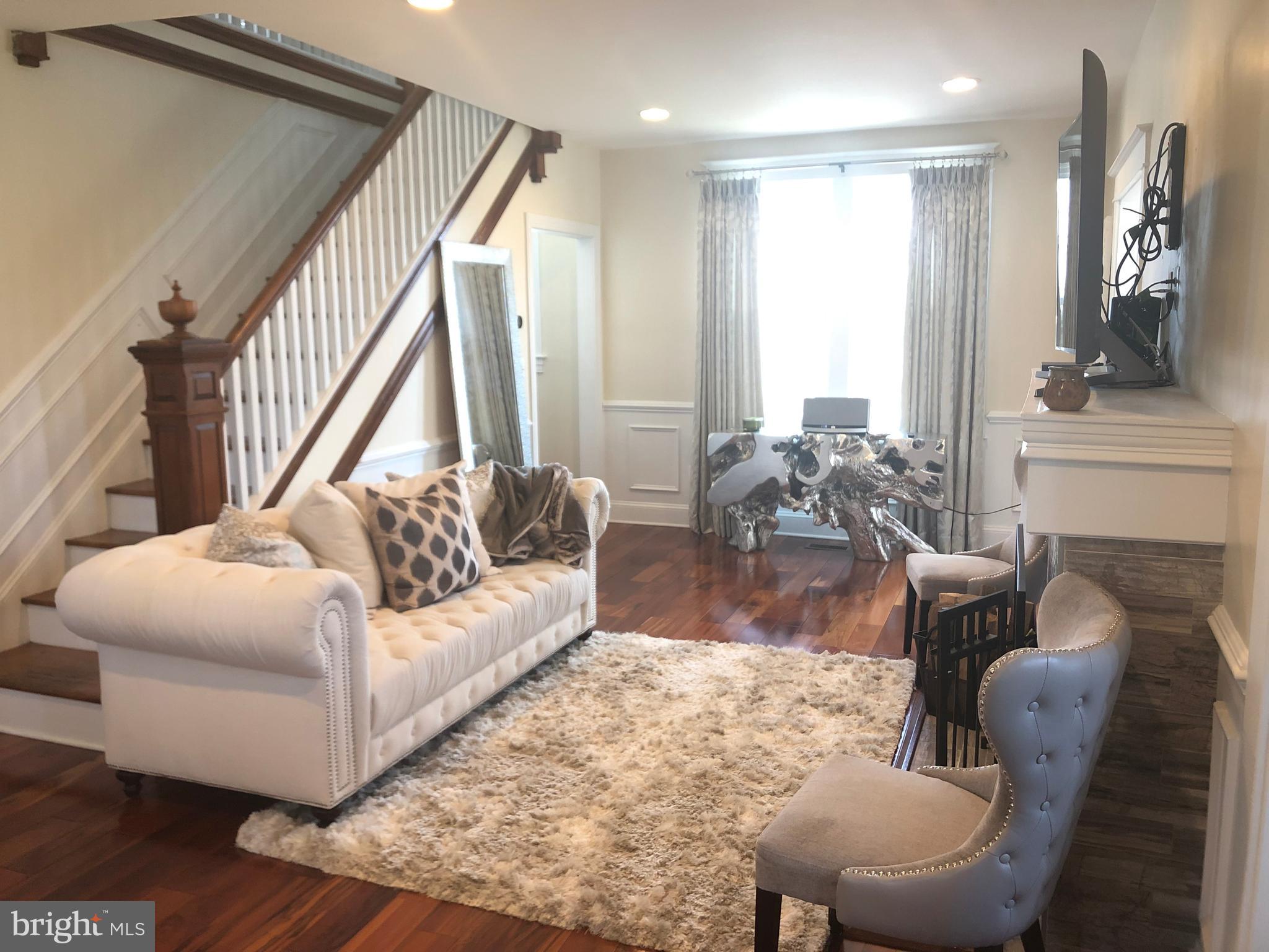207 Mallow Hill Road Baltimore, MD 21229 - Photo 7 of 65 Living Room