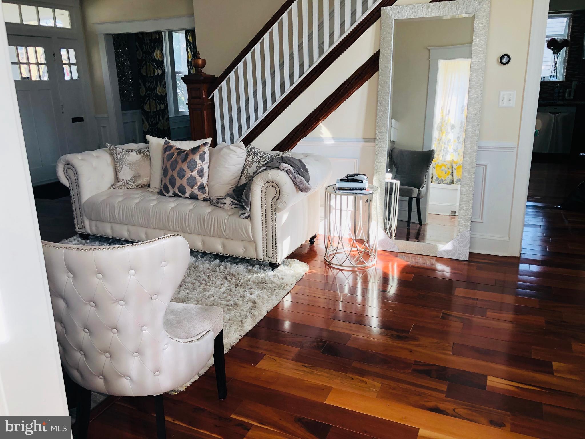 207 Mallow Hill Road Baltimore, MD 21229 - Photo 8 of 65 Living Room