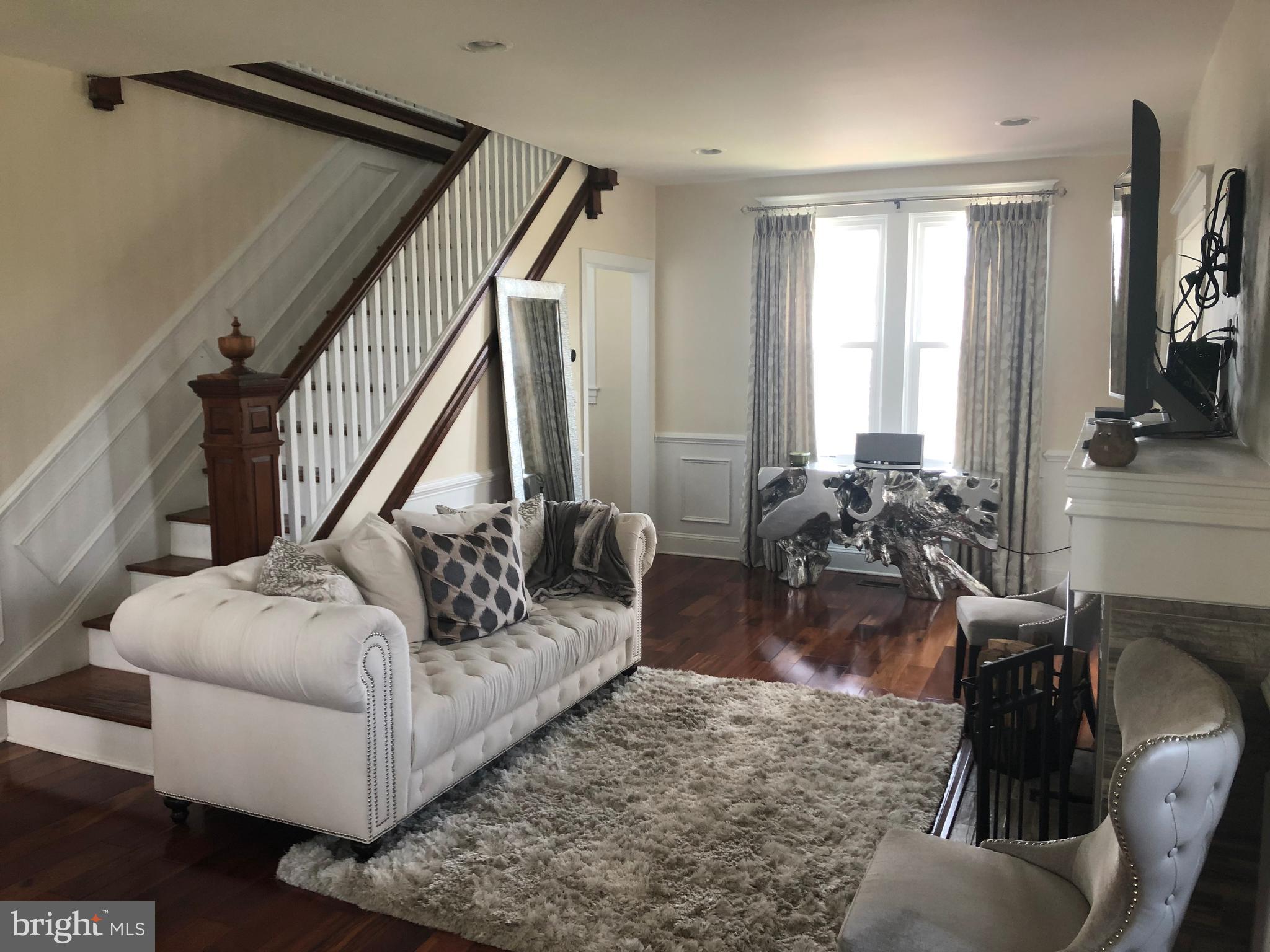 207 Mallow Hill Road Baltimore, MD 21229 - Photo 10 of 65 Living Room
