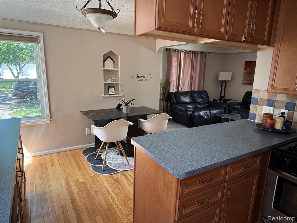 1381 Eaton Road Berkley, MI 48072 - Photo 7 of 26