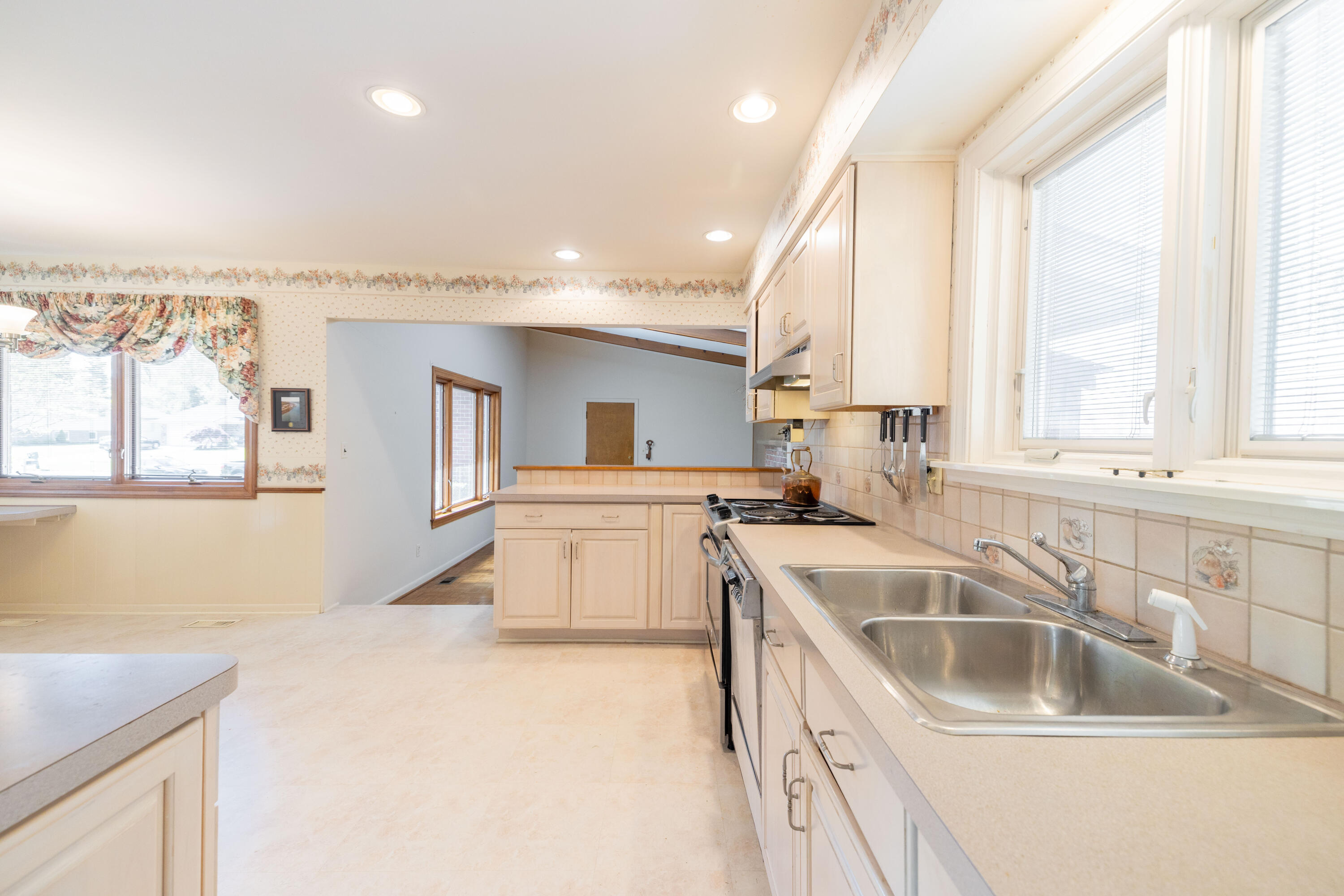 8480 Hampton Road Grosse Ile, MI 48138 - Photo 14 of 39 9480 Hampton, Grosse Ile (14 of 39)