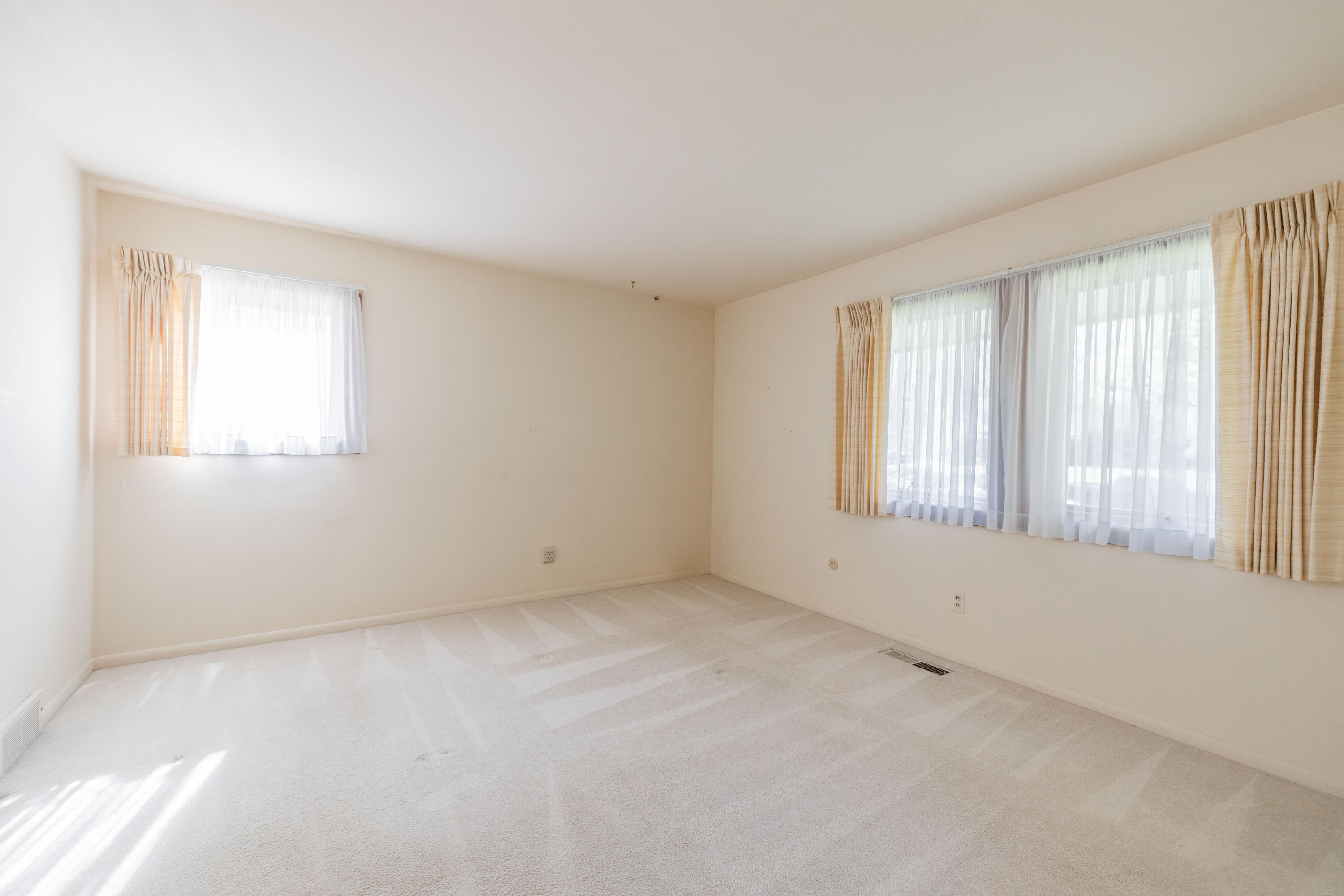 8480 Hampton Road Grosse Ile, MI 48138 - Photo 17 of 39 9480 Hampton, Grosse Ile (17 of 39)