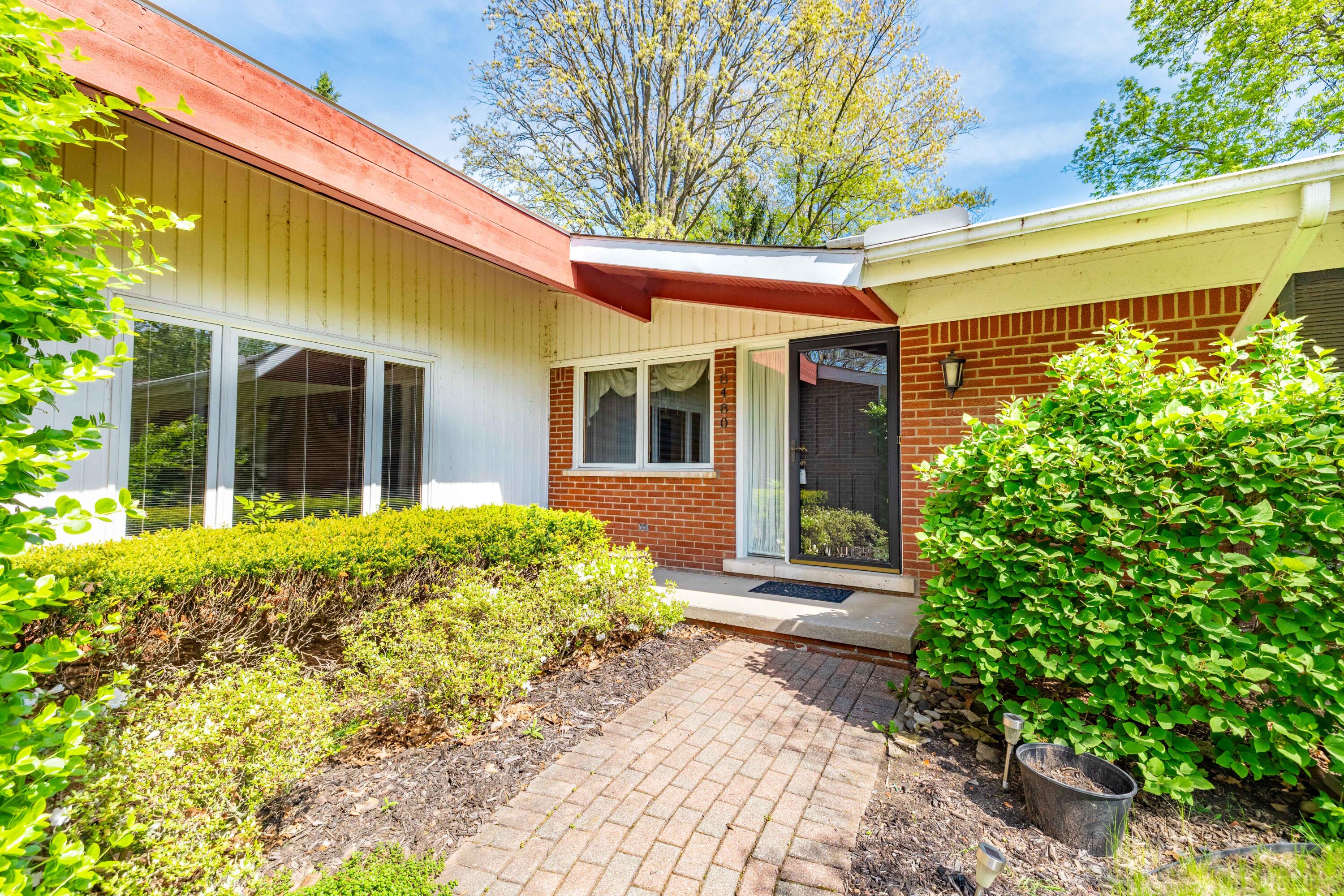 8480 Hampton Road Grosse Ile, MI 48138 - Photo 2 of 39 9480 Hampton, Grosse Ile (2 of 39)