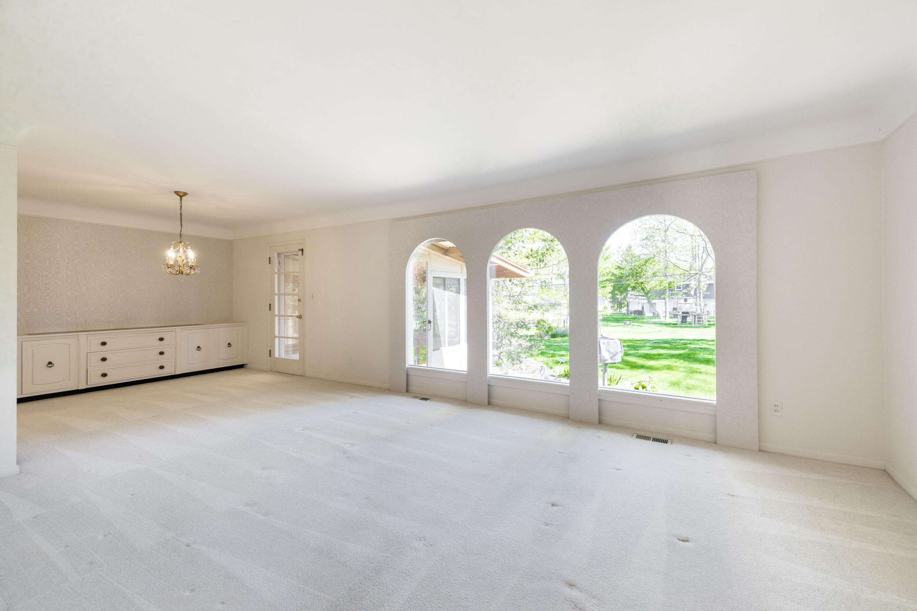 8480 Hampton Road Grosse Ile, MI 48138 - Photo 4 of 39 9480 Hampton, Grosse Ile (4 of 39)