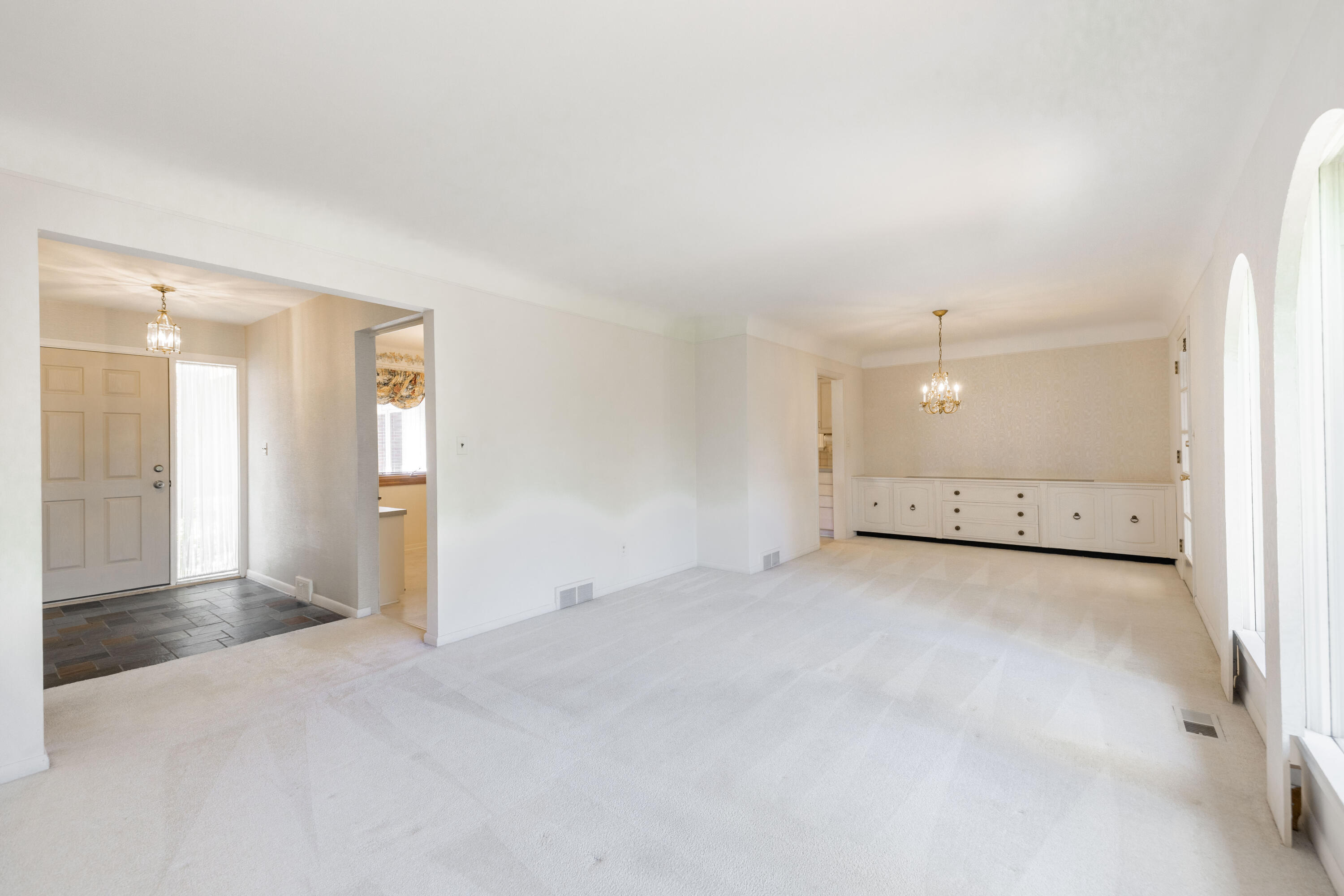 8480 Hampton Road Grosse Ile, MI 48138 - Photo 6 of 39 9480 Hampton, Grosse Ile (6 of 39)