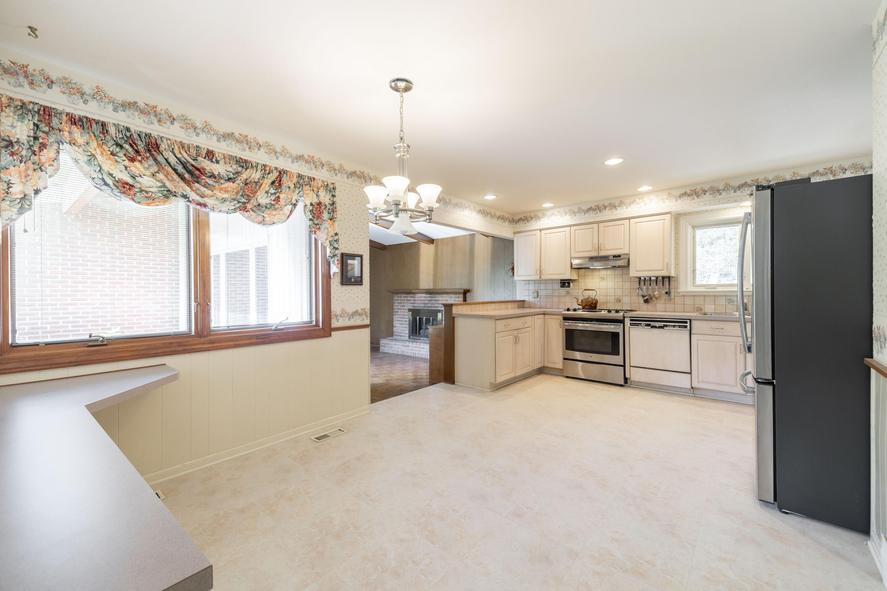 8480 Hampton Road Grosse Ile, MI 48138 - Photo 9 of 39 9480 Hampton, Grosse Ile (9 of 39)