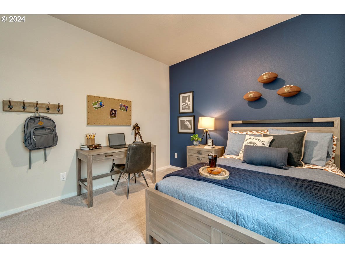 2961 V Street Springfield, OR 97477 - Photo 8 of 24 a living room with furniture