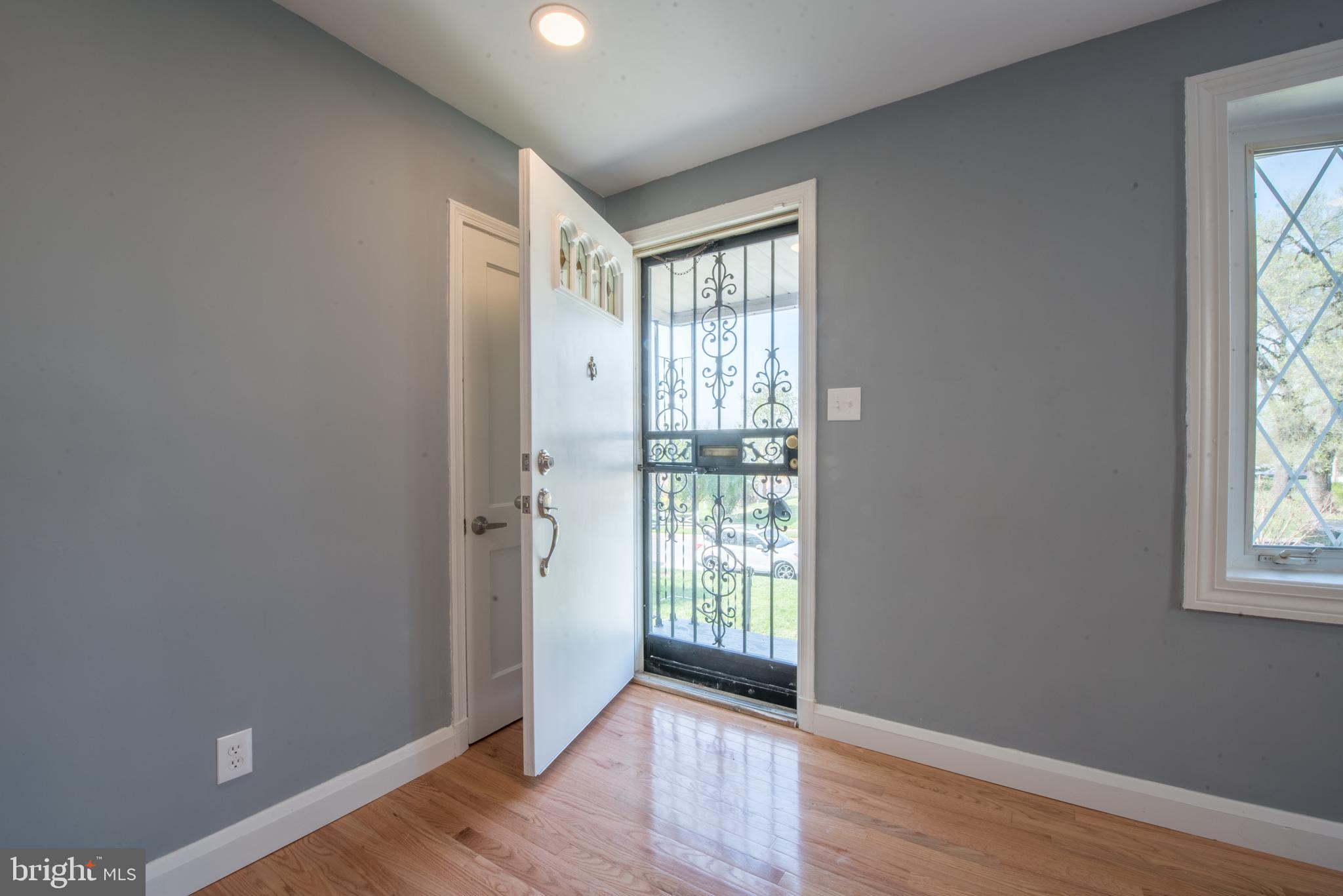 7021 Brompton Road Baltimore, MD 21207 - Photo 3 of 34