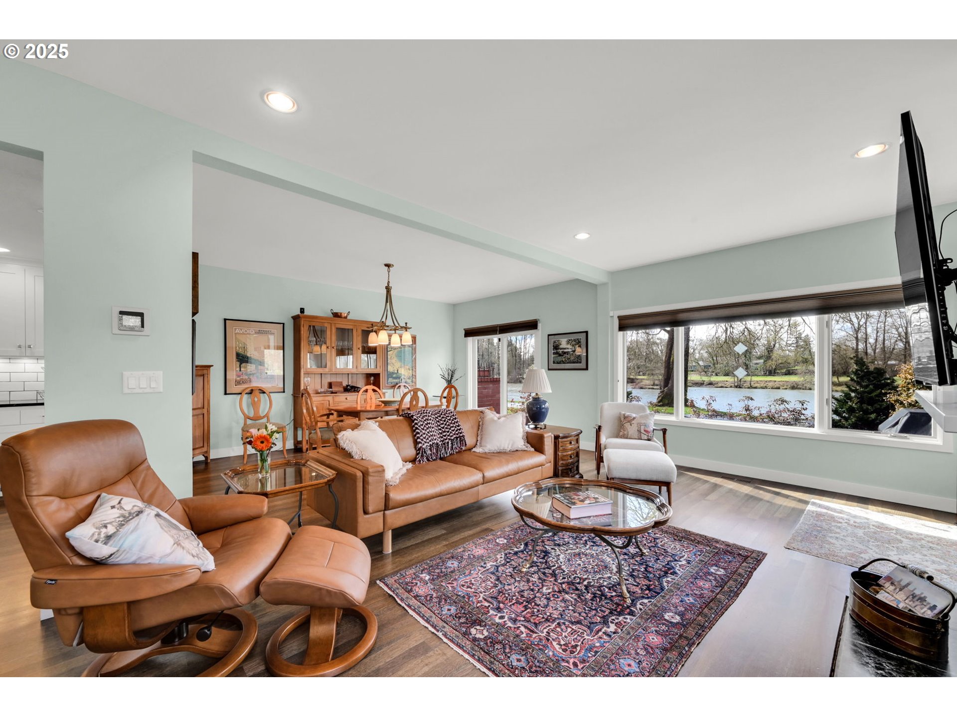 579 Wimbledon Court Eugene, OR 97401 - Photo 15 of 46 a living room with furniture and a large window