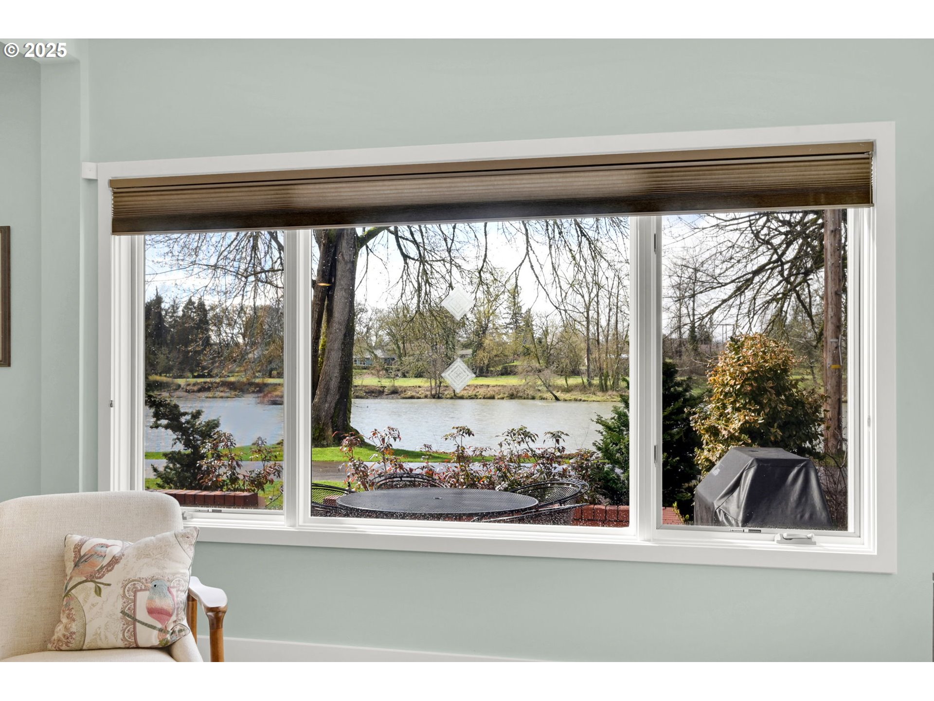579 Wimbledon Court Eugene, OR 97401 - Photo 16 of 46 a black and white photo of a living room