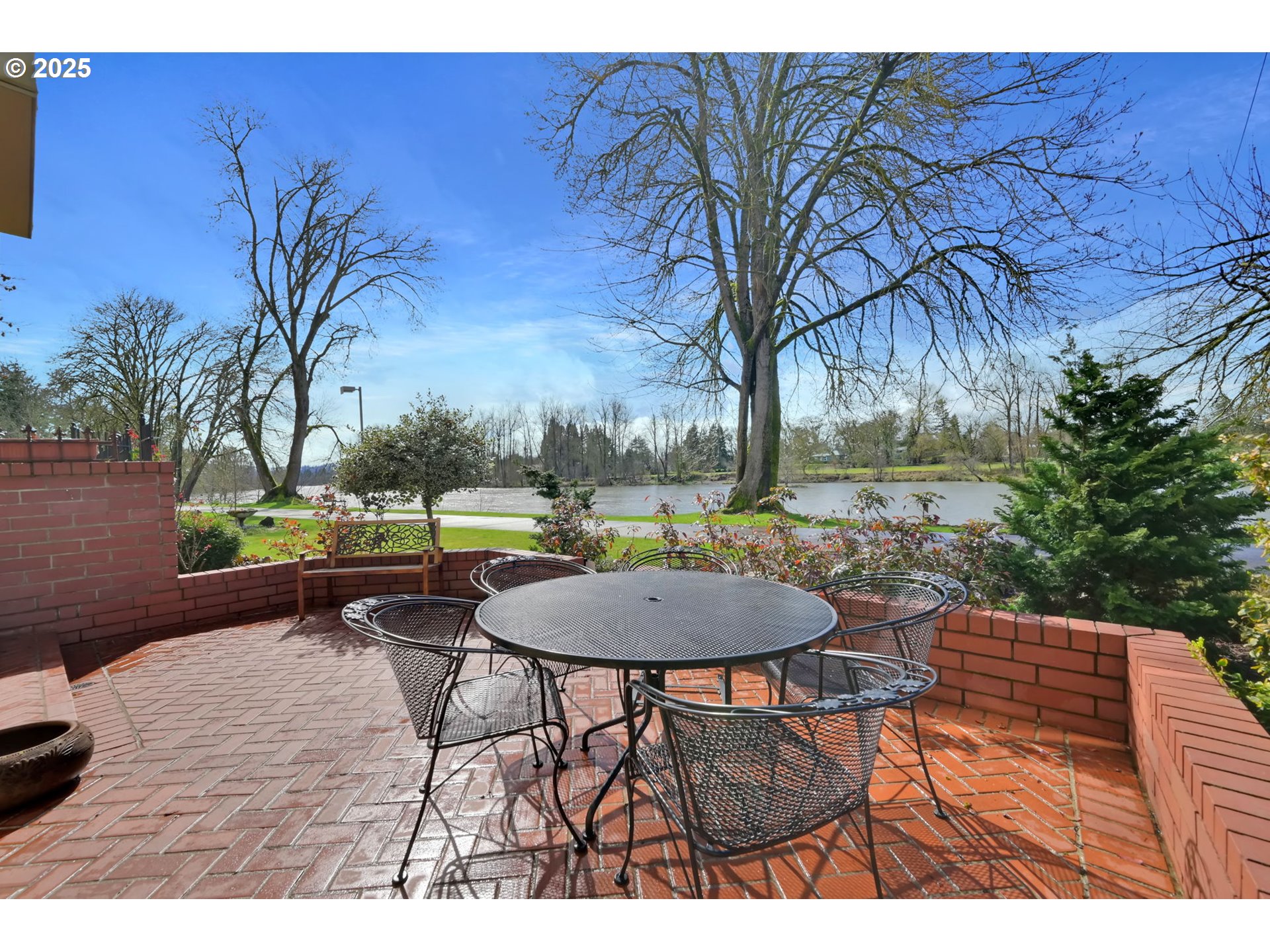579 Wimbledon Court Eugene, OR 97401 - Photo 29 of 46 a view of a patio with furniture and a yard