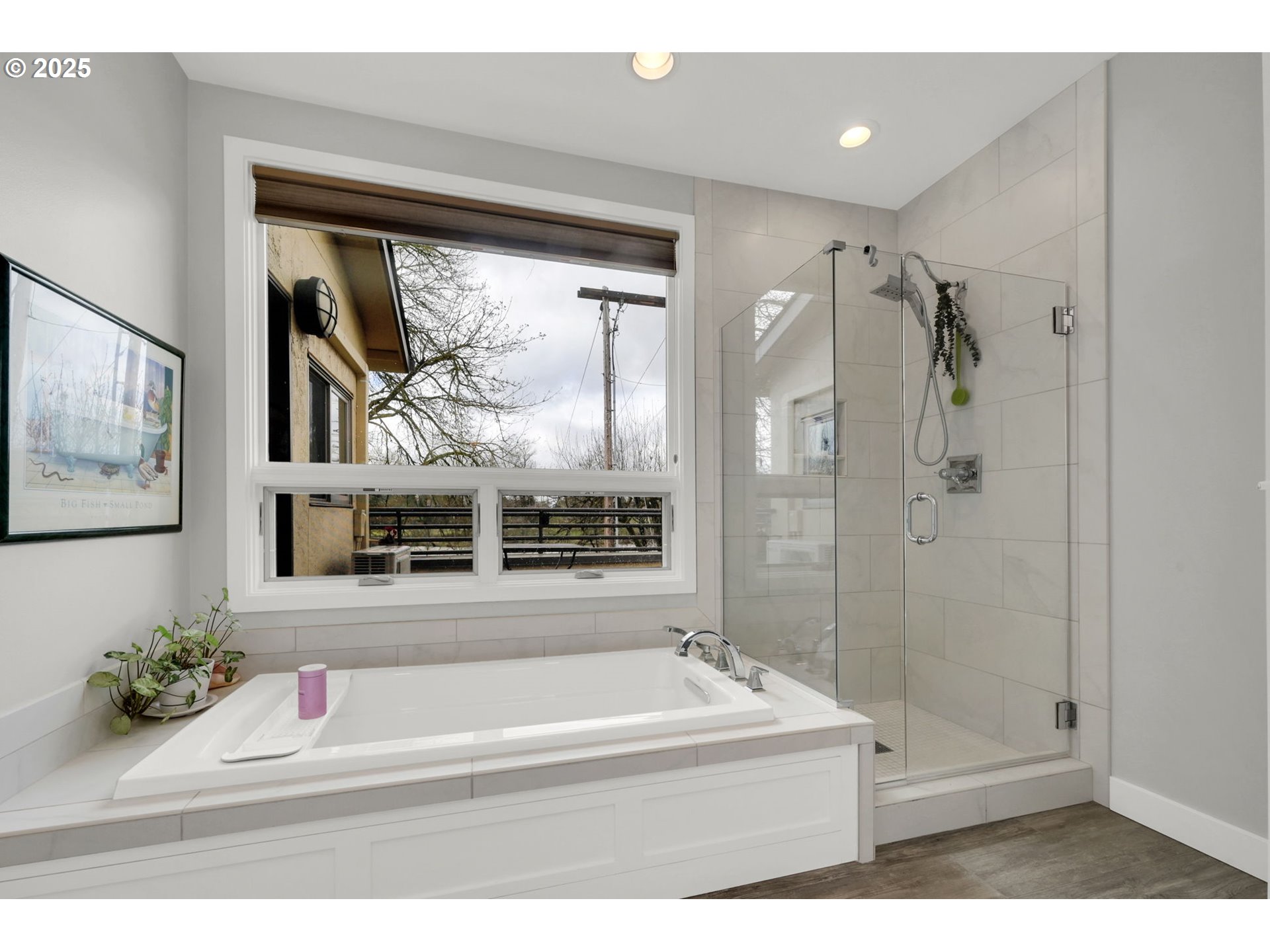 579 Wimbledon Court Eugene, OR 97401 - Photo 41 of 46 a bathroom with a tub shower and a window