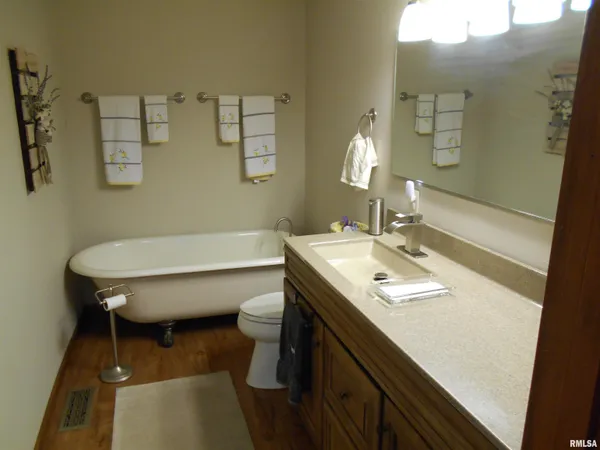 $275,000 | 18046 County Road 1000 East, Good Hope, IL 61438