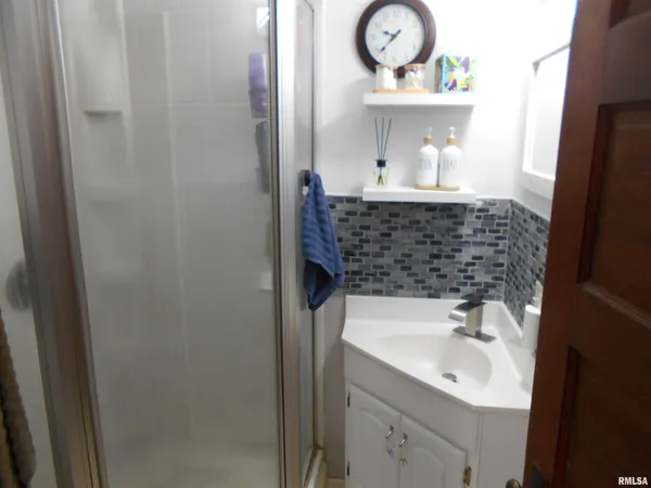 $275,000 | 18046 County Road 1000 East, Good Hope, IL 61438