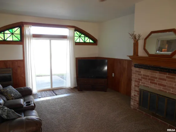 $275,000 | 18046 County Road 1000 East, Good Hope, IL 61438