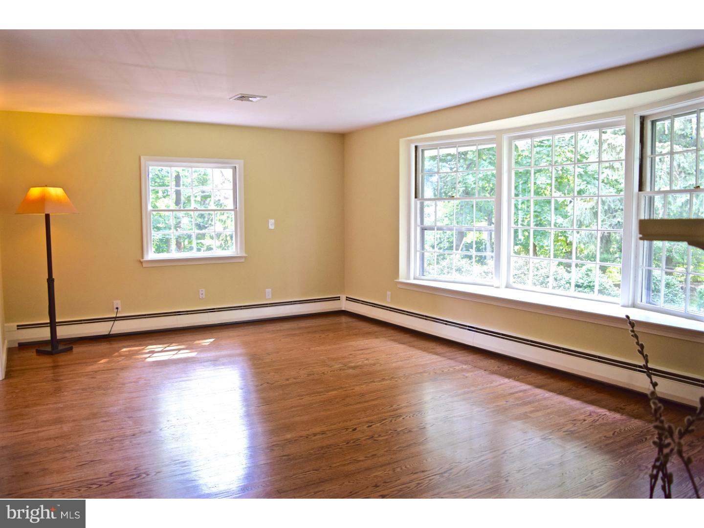 721 Beatty Road Springfield, PA 19064 - Photo 11 of 25 Living Room