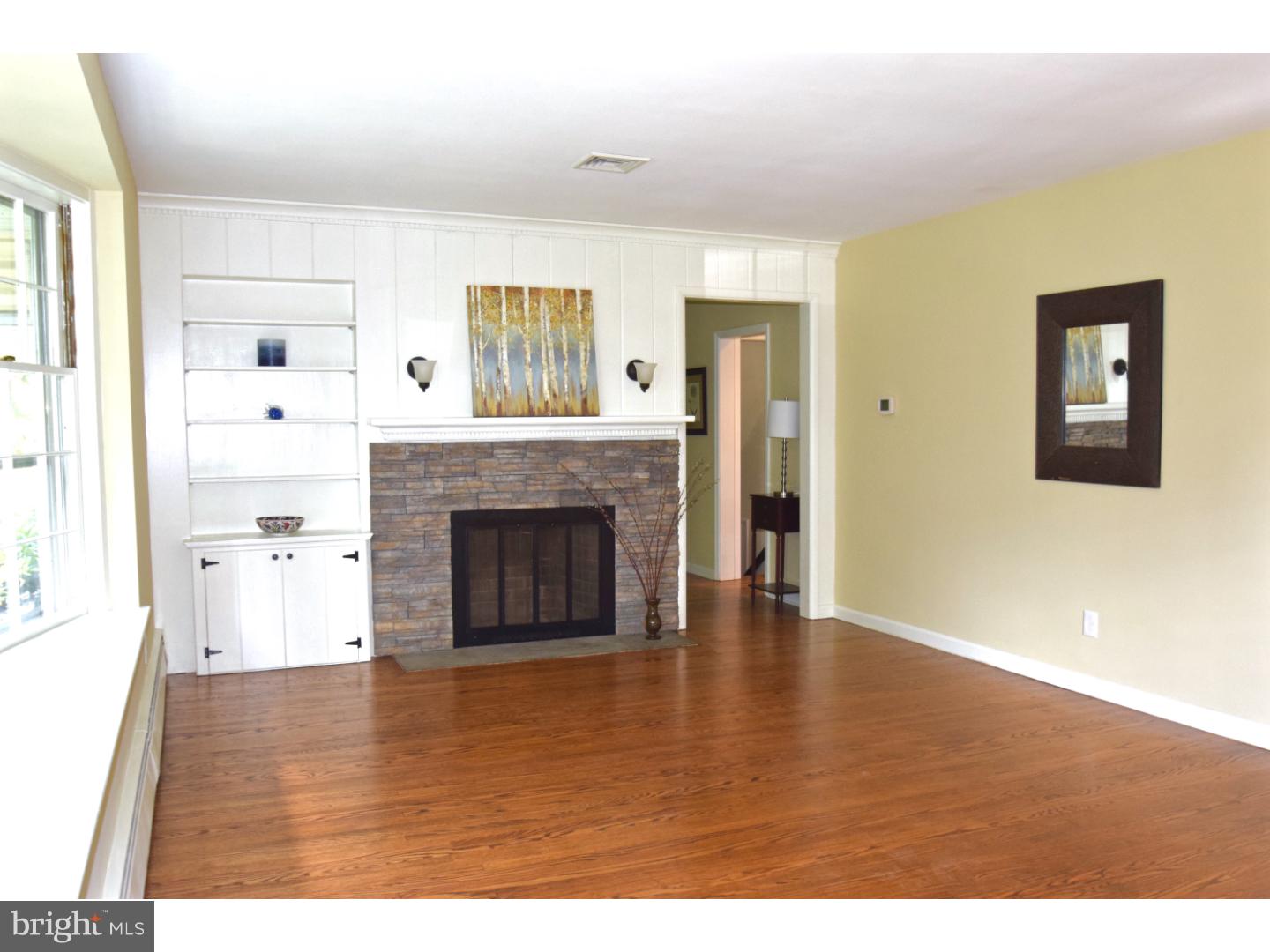 721 Beatty Road Springfield, PA 19064 - Photo 12 of 25 Living Room