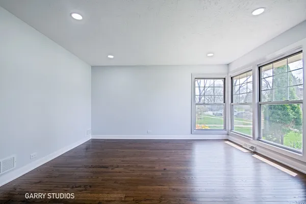 $329,896 | 1212 North Wheeling Road, Mount Prospect, IL 60056