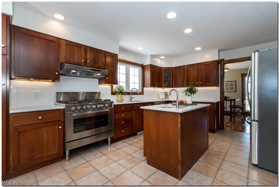 17580 Huntley Road Windsor, OH 44099 - Photo 5 of 35 Cherry wood cabinets, marble counters, tile backsplash and undercabinet lighting!
