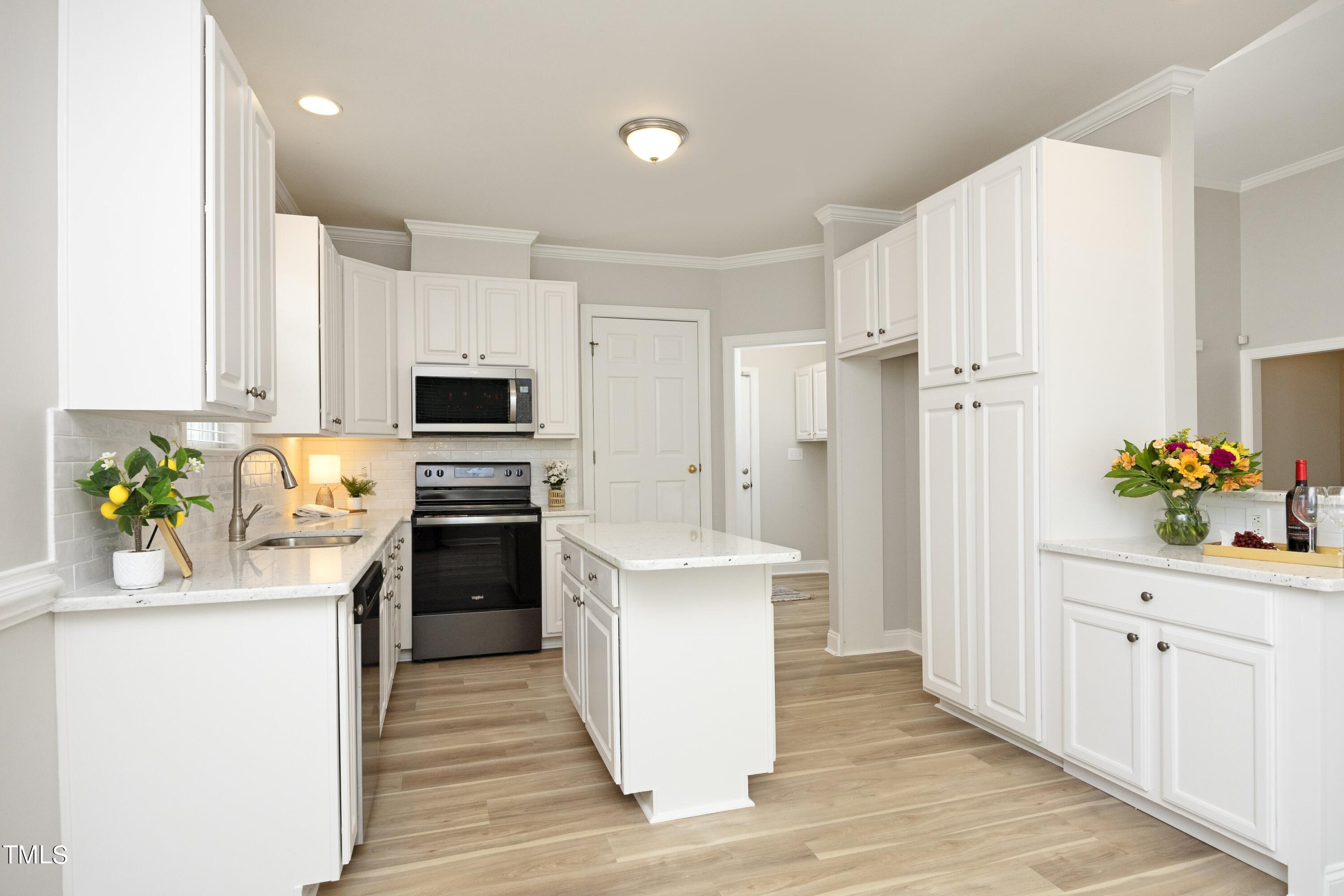 3215 Livia Circle Raleigh, NC 27604 - Photo 10 of 39 10Kitchen