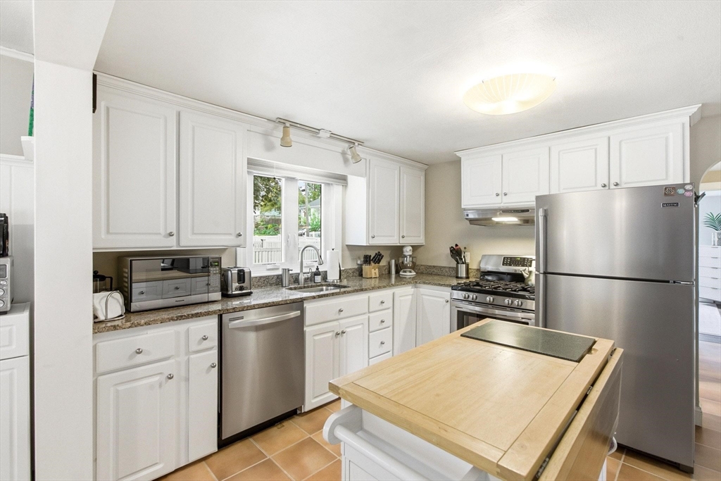 27 Topping Road Andover, MA 01810 - Photo 10 of 36