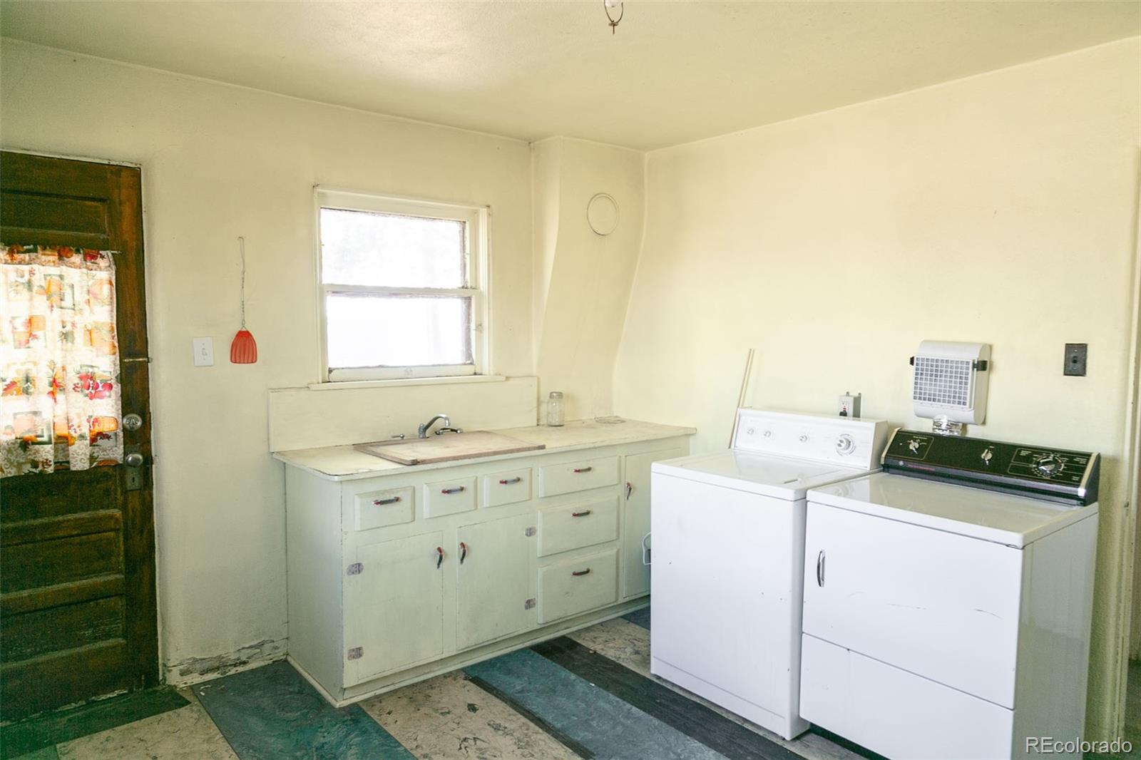 6771 West County Road Del Norte, CO 81132 - Photo 15 of 49 a room with dryer and washer