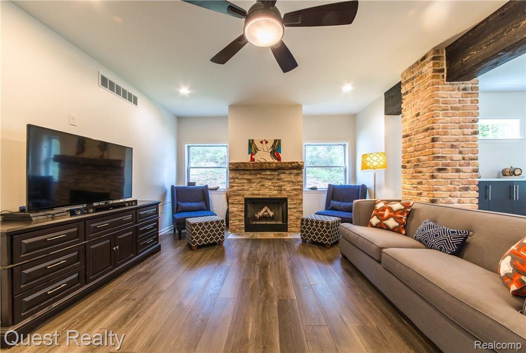 5155 North Hickory Ridge Road Holly, MI 48442 - Photo 13 of 47 942A8499-HDR.jpg