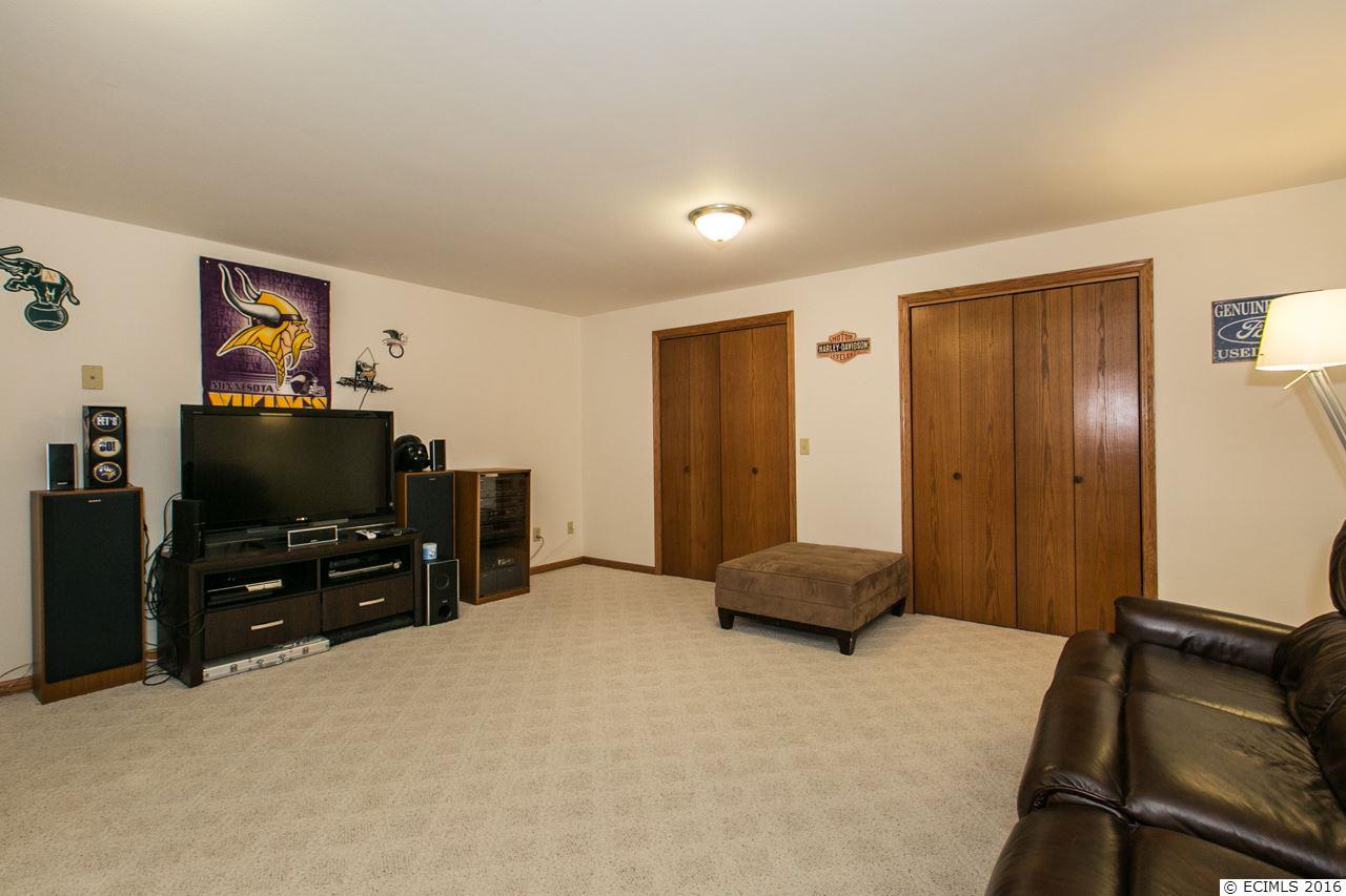 2185 Trenton Road Dubuque, IA 52002 - Photo 21 of 25 Gallery Image 21