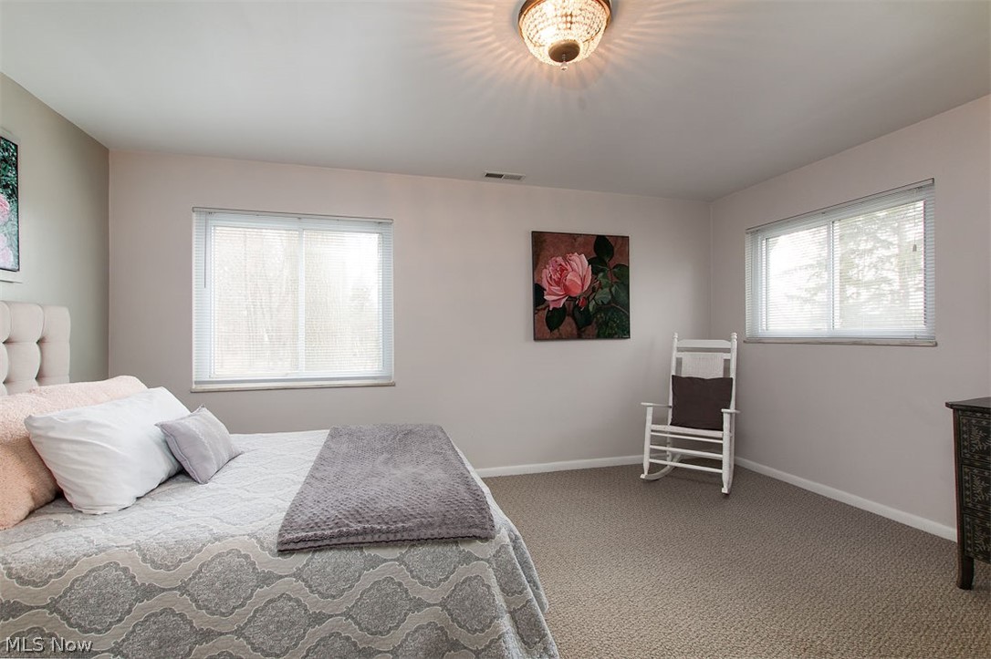 5224 Ridgebury Boulevard Cleveland, OH 44124 - Photo 18 of 21 Spacious master bedroom