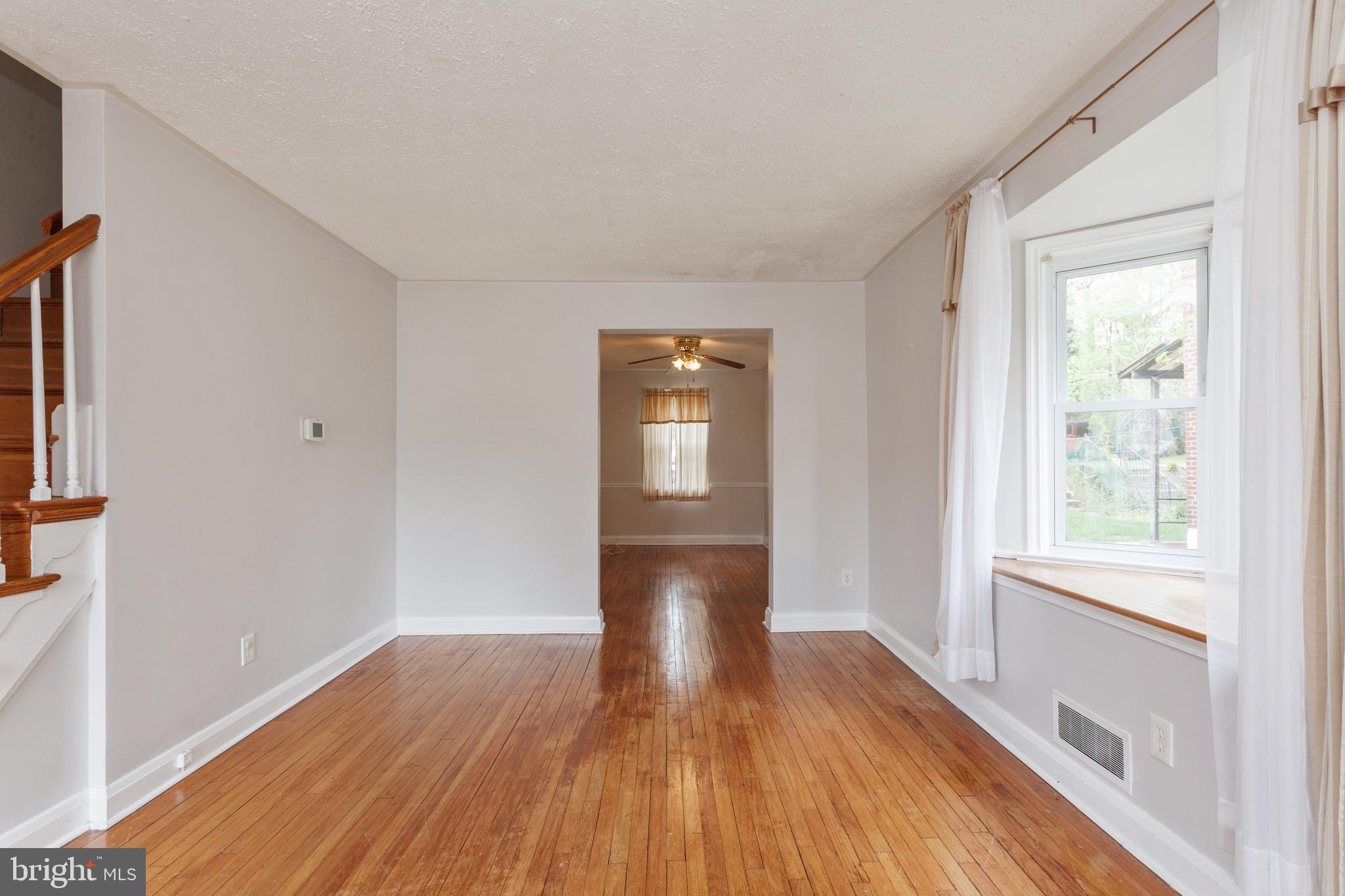 325 Radnor Road Baltimore, MD 21212 - Photo 11 of 36 Living Room