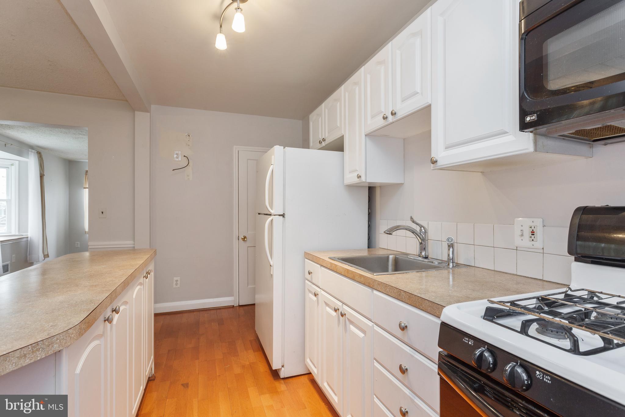 325 Radnor Road Baltimore, MD 21212 - Photo 4 of 36 Eat in Kitchen
