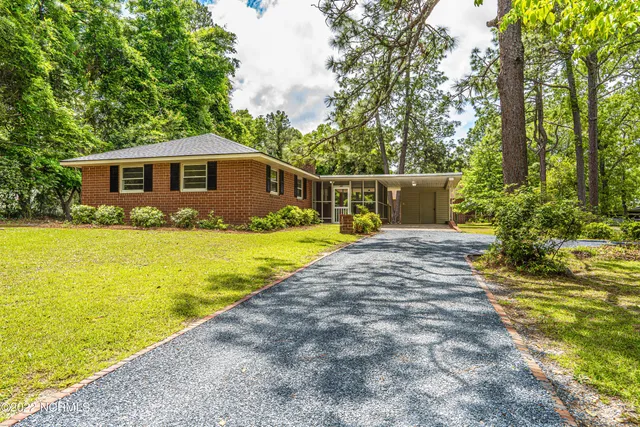 $2,600 | 440 West Maine Avenue, Southern Pines, NC 28387