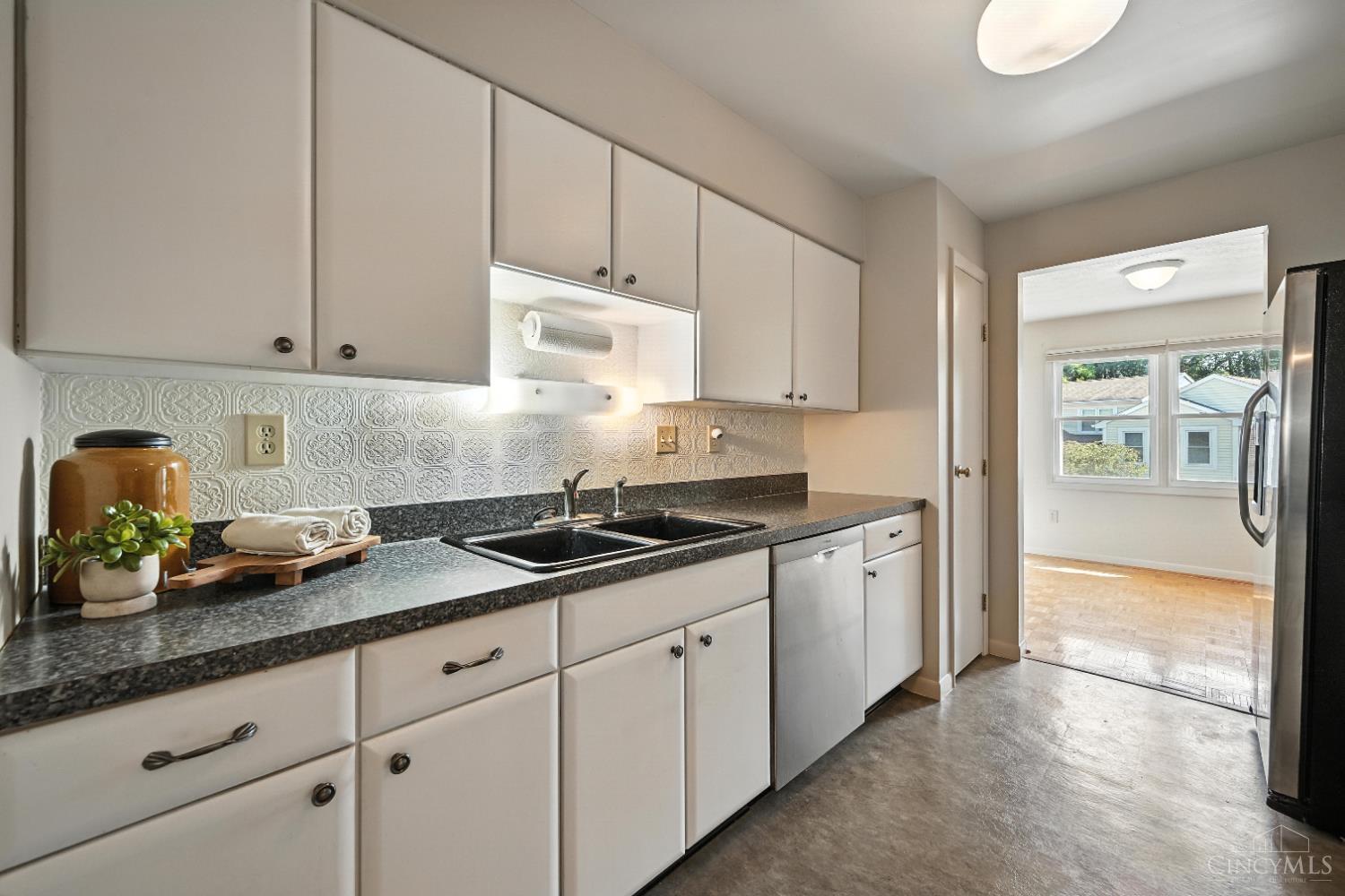 1285 Ebenezer Road Cincinnati, OH 45233 - Photo 17 of 32