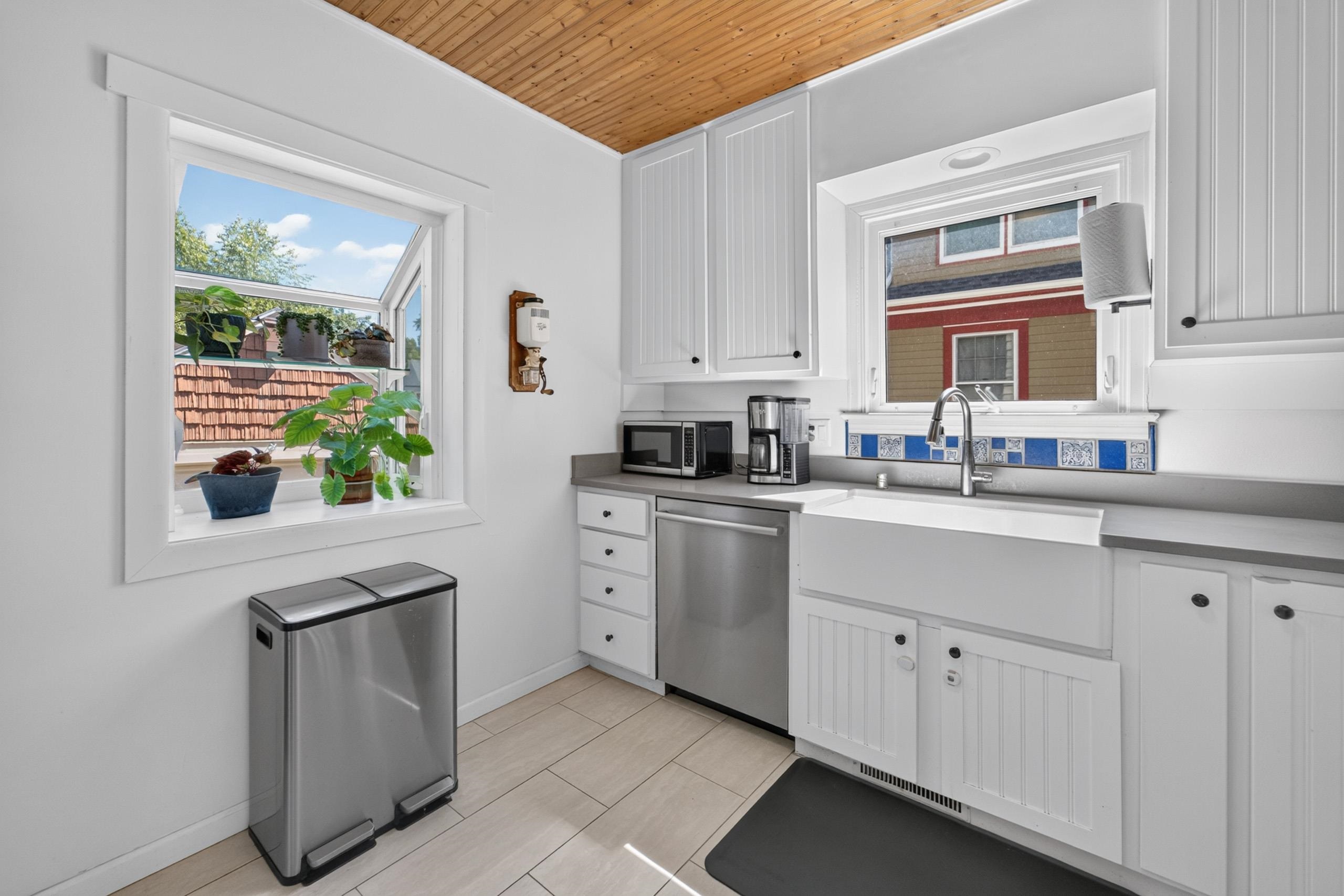 2626 Chamberlain Avenue Madison, WI 53705 - Photo 10 of 36