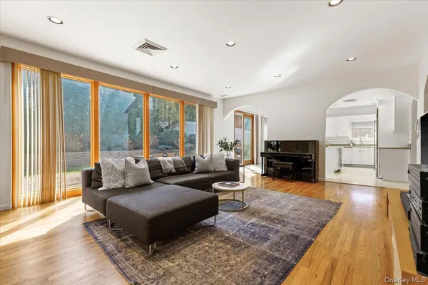 $1,595,000 | 174 Lawrence Avenue, Eastchester, NY 10709