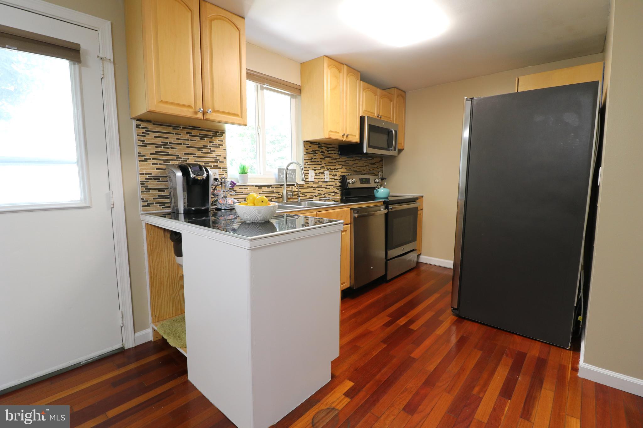1707 Springhouse Court Frederick, MD 21702 - Photo 8 of 29 Hardwoods throughout, updated kitchen