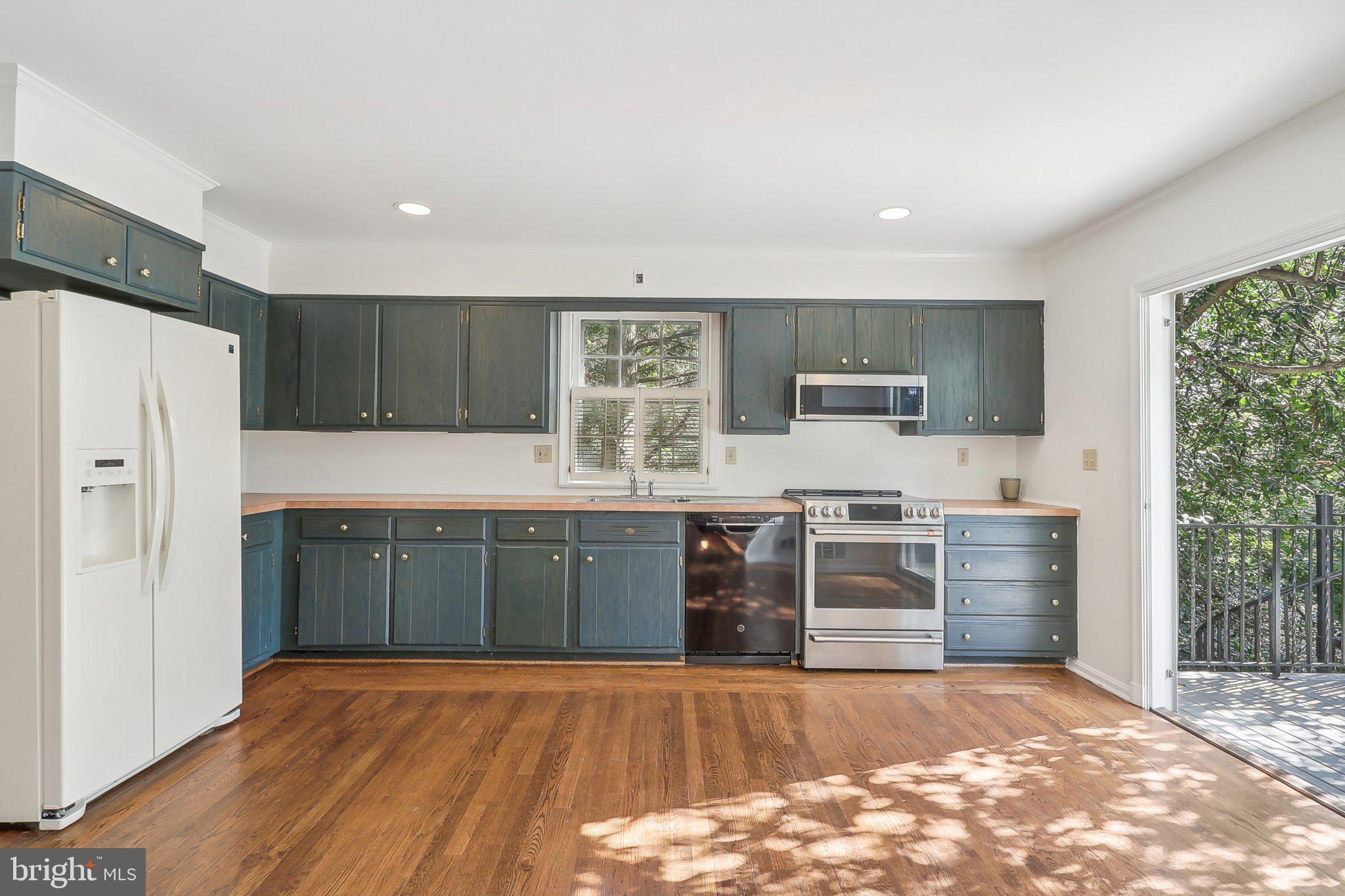 4405 Boxwood Road Bethesda, MD 20816 - Photo 15 of 58 Table-space kitchen