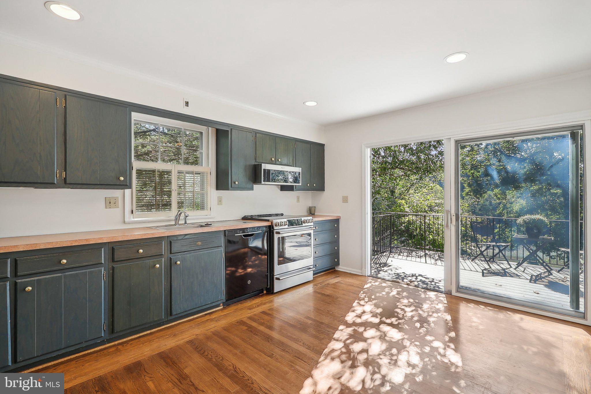 4405 Boxwood Road Bethesda, MD 20816 - Photo 16 of 58 Table-space kitchen