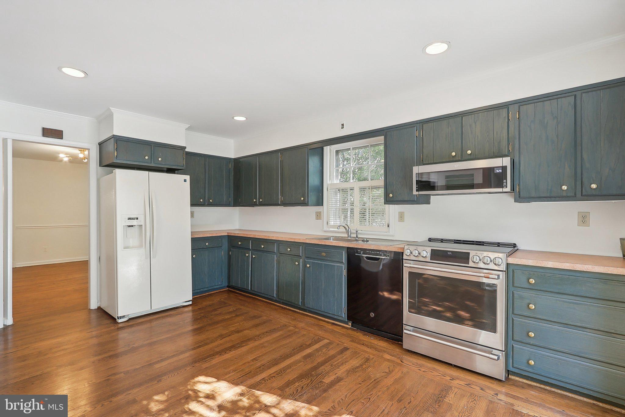 4405 Boxwood Road Bethesda, MD 20816 - Photo 18 of 58 Table-space kitchen