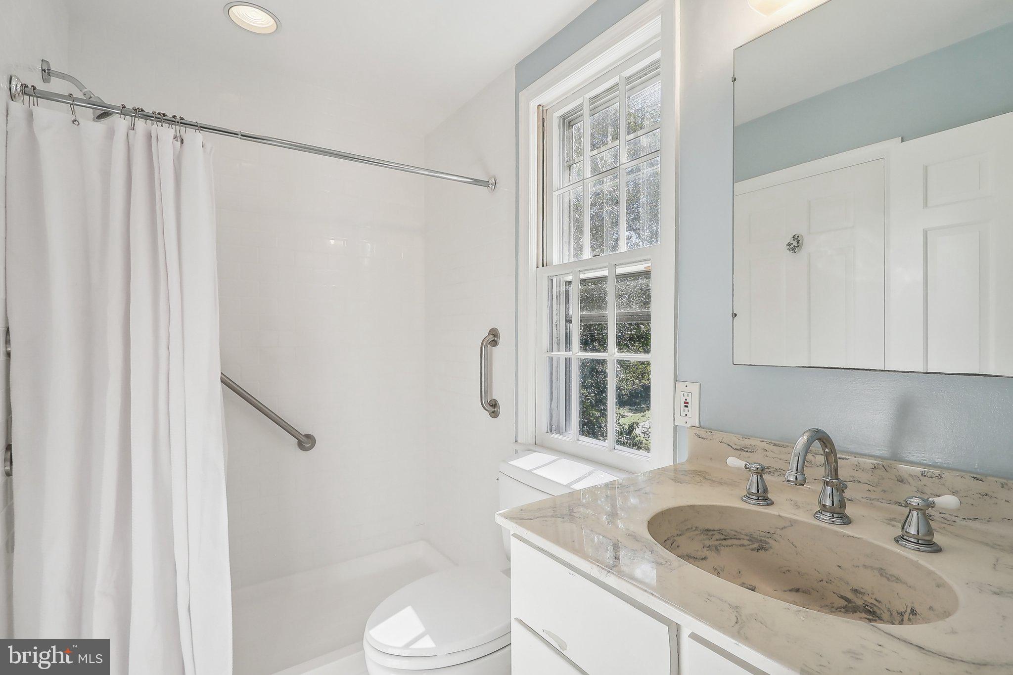 4405 Boxwood Road Bethesda, MD 20816 - Photo 32 of 58 Upper Bath