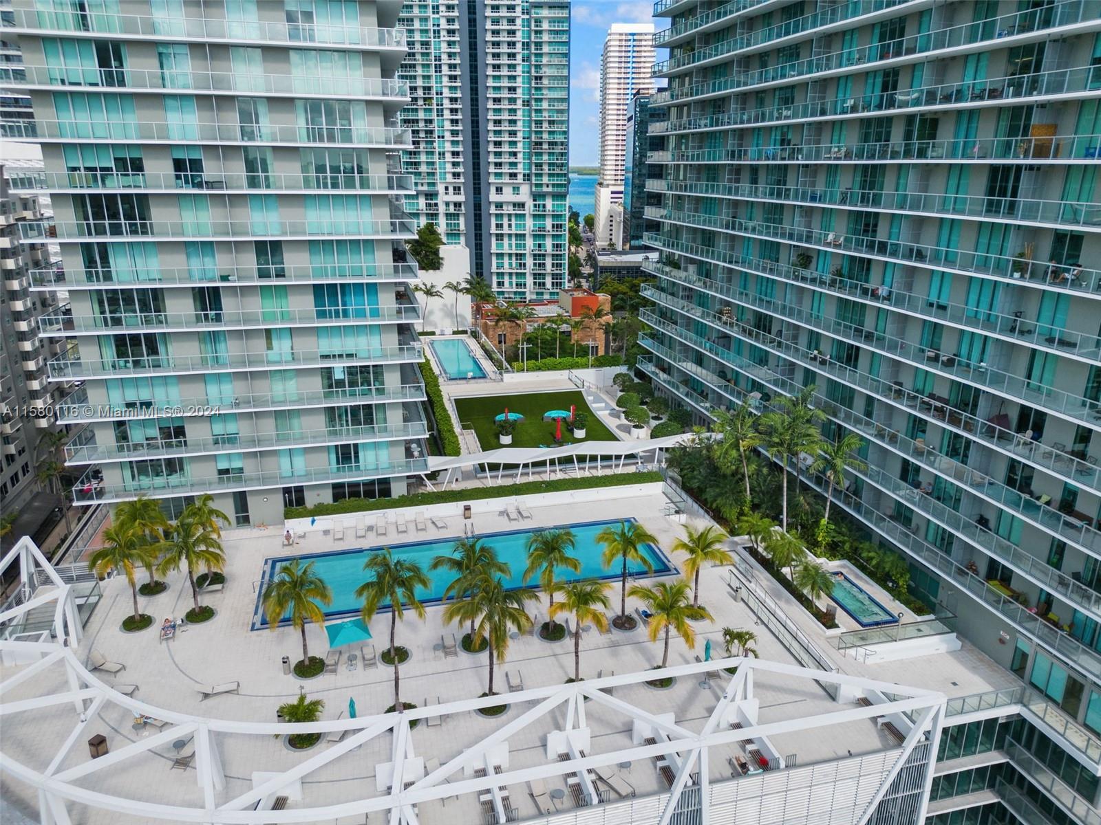79 Southwest 12th Street, Unit 2204S Miami, FL 33130 - Photo 31 of 40 a picture of a table