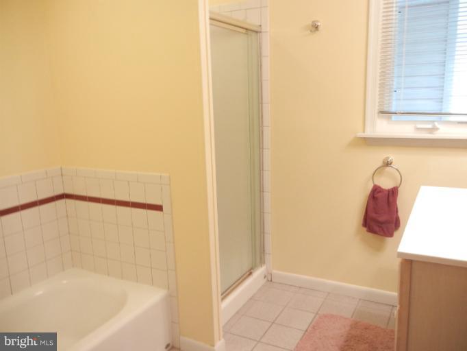 4040 Cliffvale Road Baltimore, MD 21236 - Photo 15 of 25 a bathroom with a bathtub