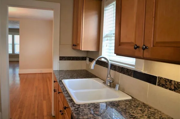 $2,395 | 1505 McDuffie Street, Houston, TX 77019