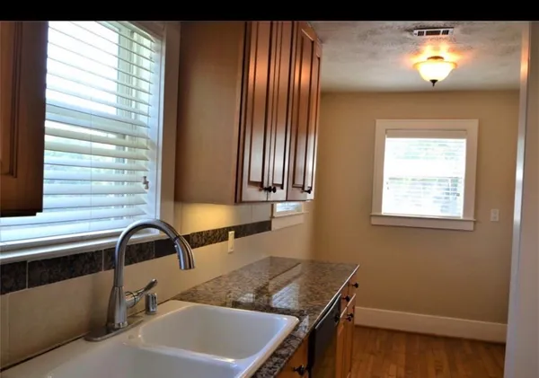 $2,395 | 1505 McDuffie Street, Houston, TX 77019