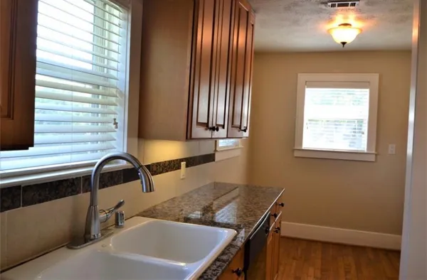 $2,395 | 1505 McDuffie Street, Houston, TX 77019