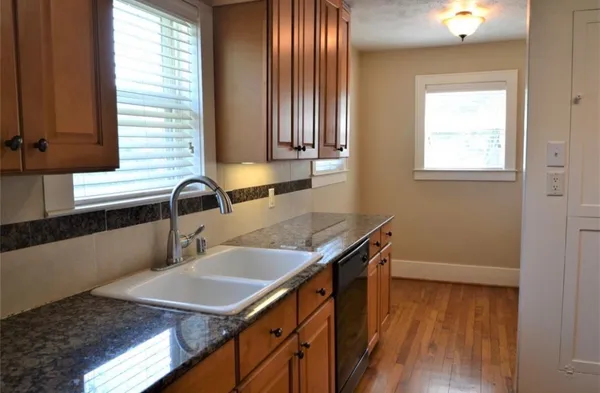 $2,395 | 1505 McDuffie Street, Houston, TX 77019